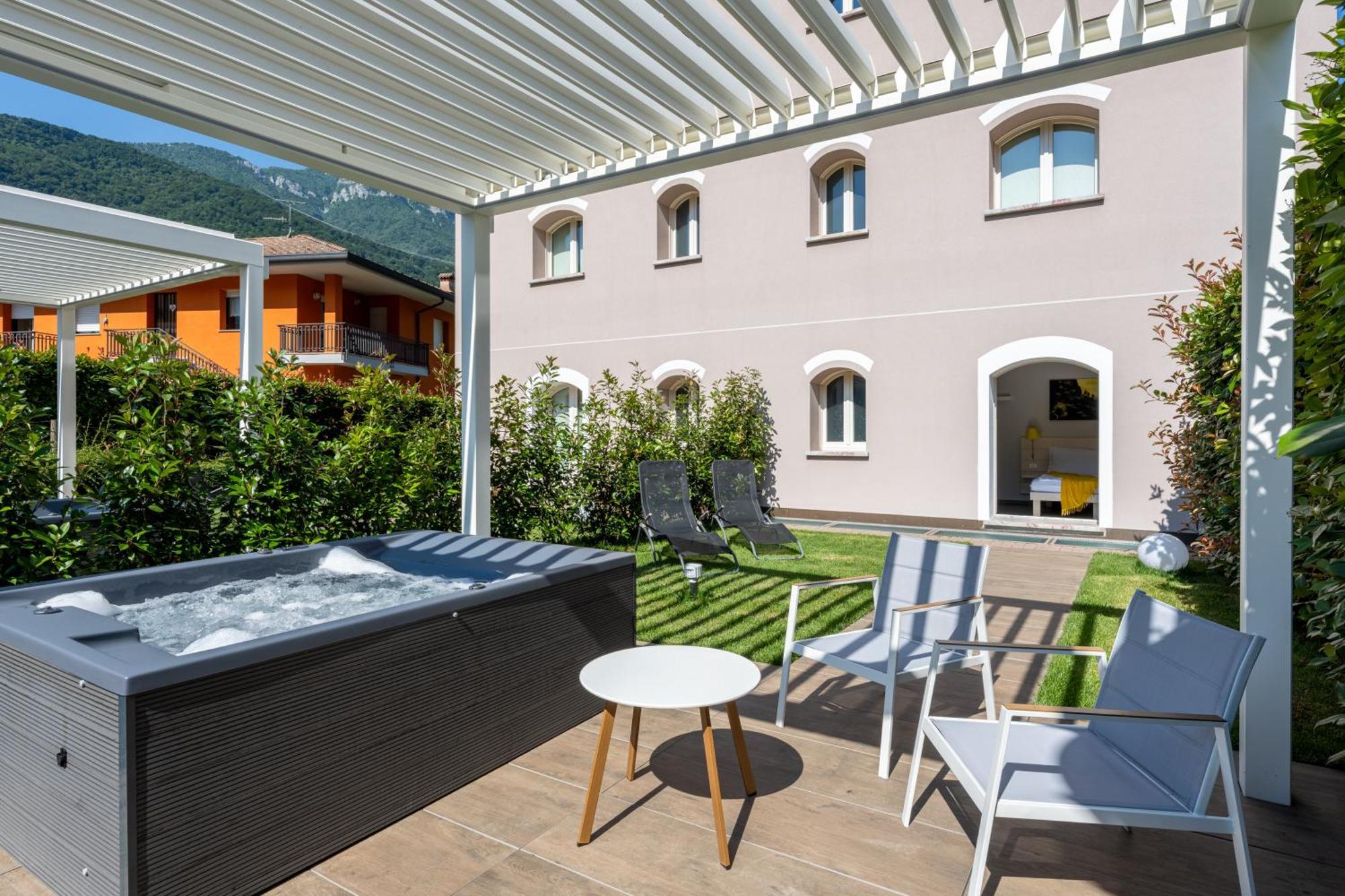 Bianco Hotel Primaluna Екстериор снимка